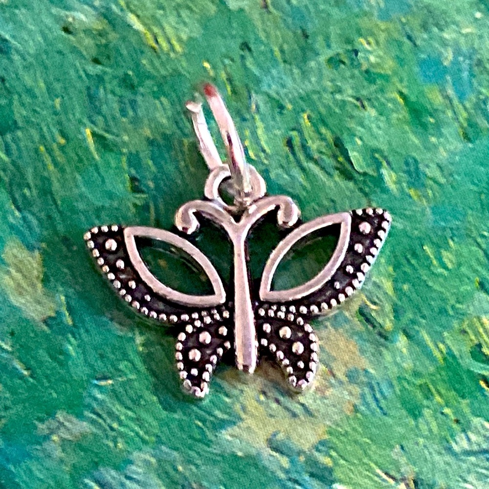 5/$10❤️❤️❤️NEW Tibetan Silver Butterfly Charm